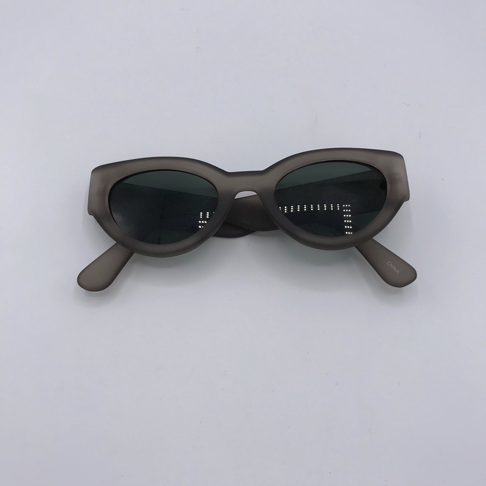 Light Grey Transparent Matte 90’s Sunglasses